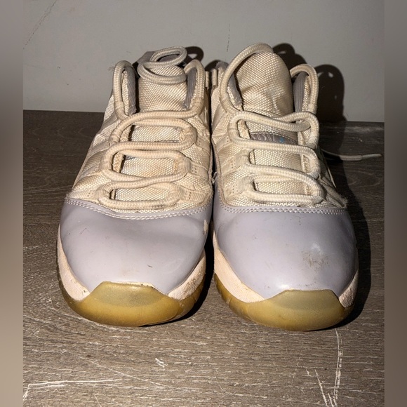 Nike Air Jordan 11 Retro Low - Picture 2 of 9